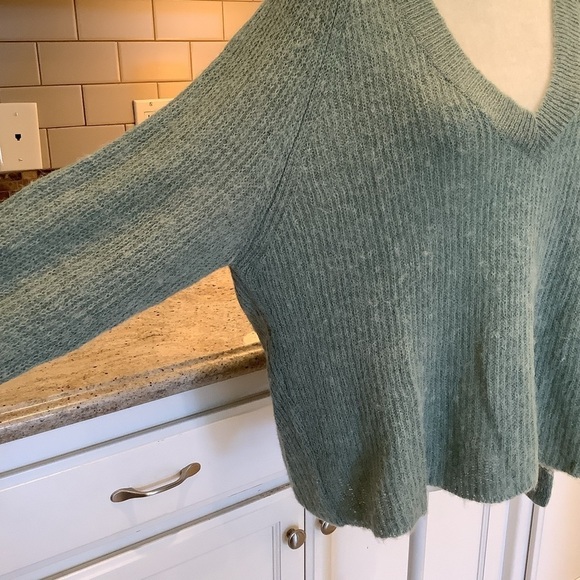 Diega Green V-neck Alpaca Blend Sweater Size Medium - Picture 2 of 8